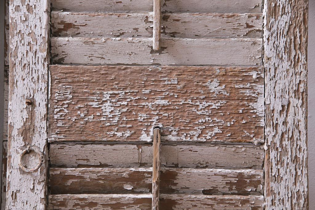 ジャンク品　シャビーな風合いがおしゃれなフランスアンティークのルーバー扉1対(両開き窓、建具)