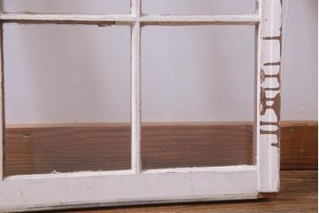 ジャンク品　フランスアンティーク　古いペイントの質感がシャビーなガラス窓