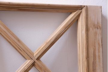 アンティーク雑貨　ジャンク品　フランスアンティーク　DIY　年月を重ねた古い木の風合いが味のある明り取り(ディスプレイ)