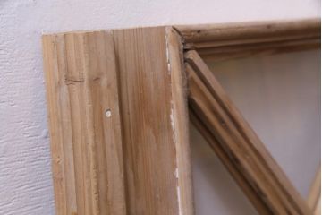 アンティーク雑貨　ジャンク品　フランスアンティーク　DIY　年月を重ねた古い木の風合いが味のある明り取り(ディスプレイ)