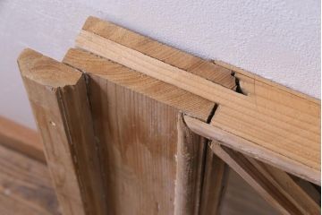 アンティーク雑貨　ジャンク品　フランスアンティーク　DIY　年月を重ねた古い木の風合いが味のある明り取り(ディスプレイ)