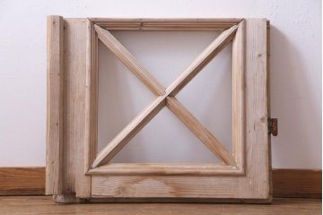 アンティーク雑貨　ジャンク品　フランスアンティーク　DIY　年月を重ねた古い木の風合いが味のある明り取り(ディスプレイ)(1)