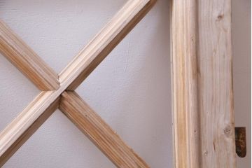 アンティーク雑貨　ジャンク品　フランスアンティーク　DIY　年月を重ねた古い木の風合いが味のある明り取り(ディスプレイ)(1)