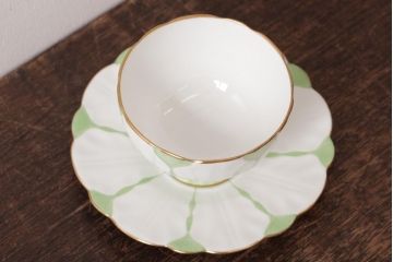 イギリスアンティーク　AYNSLEY(エインズレイ) バタフライ　カップ&ソーサー(洋食器)