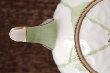 イギリスアンティーク　AYNSLEY(エインズレイ) バタフライ(蝶々)　グリーン　ティーセット(ティーポット、シュガーポット、クリーマー)