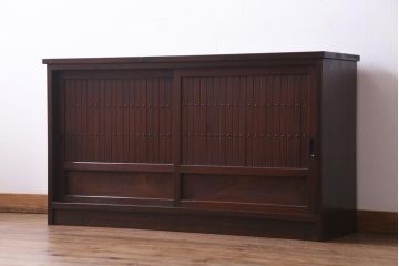 ラフジュ工房オリジナル　リメイク家具　明治期　赤みを帯びた上品な建具を活用した収納棚(ローボード、戸棚)