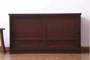 ラフジュ工房オリジナル　リメイク家具　明治期　赤みを帯びた上品な建具を活用した収納棚(ローボード、戸棚)