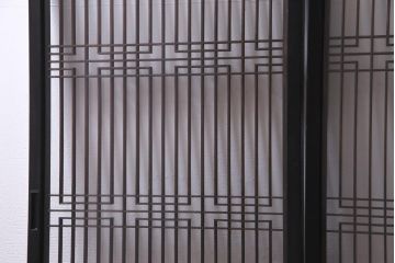 ラフジュ工房オリジナル　古い書院戸を活かした和モダンな脚付き戸棚(組子、収納棚)(2)