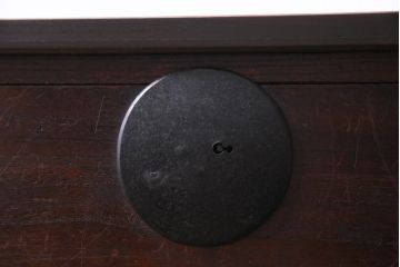 アンティーク家具　和製アンティーク　鉄脚付リメイク　シンプルな丸い金具の箪笥ローボード(リビングボード、引き出し、チェスト)