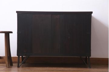 アンティーク家具　和製アンティーク　鉄脚付リメイク　シンプルな丸い金具の箪笥ローボード(リビングボード、引き出し、チェスト)