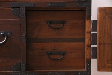 アンティーク家具　和製アンティーク　鉄脚付リメイク　シンプルで味わい深い箪笥ローボード(リビングボード、引き出し、チェスト)