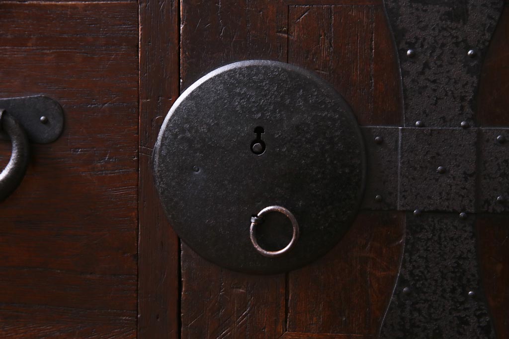 アンティーク家具　和製アンティーク　鉄脚付リメイク　シンプルで味わい深い箪笥ローボード(リビングボード、引き出し、チェスト)