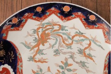 古民具・骨董　色絵　鮮やかな色使いが目を引く鳳凰紋の二尺大皿(絵皿、飾り皿)