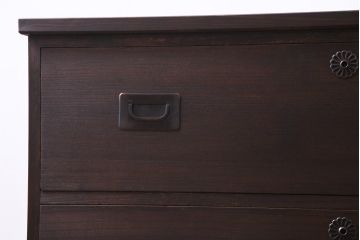 アンティーク家具　和製アンティーク　鉄脚付リメイク　銅金具　総桐材の上質な箪笥リビングボード(ローボード、チェスト、和タンス、桐箪笥、桐たんす)(2)