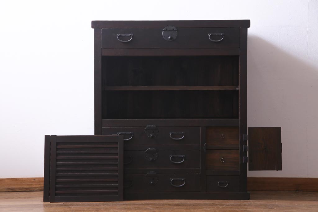 アンティーク家具　和製アンティーク　ヒノキ材　濃い色合いとなめらかな木目の帳場箪笥(時代箪笥、和タンス)