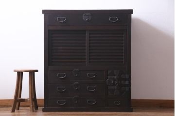 アンティーク家具　和製アンティーク　ヒノキ材　濃い色合いとなめらかな木目の帳場箪笥(時代箪笥、和タンス)