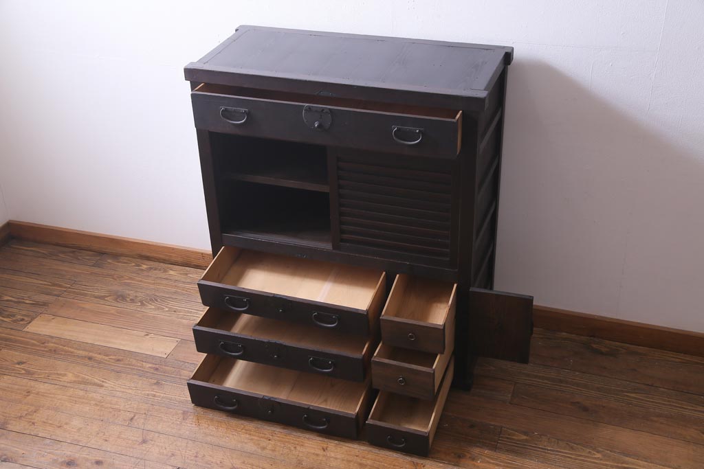 アンティーク家具　和製アンティーク　ヒノキ材　濃い色合いとなめらかな木目の帳場箪笥(時代箪笥、和タンス)