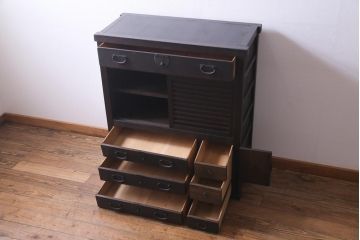 アンティーク家具　和製アンティーク　ヒノキ材　濃い色合いとなめらかな木目の帳場箪笥(時代箪笥、和タンス)