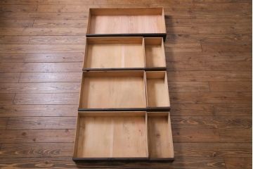 アンティーク家具　和製アンティーク　ヒノキ材　濃い色合いとなめらかな木目の帳場箪笥(時代箪笥、和タンス)