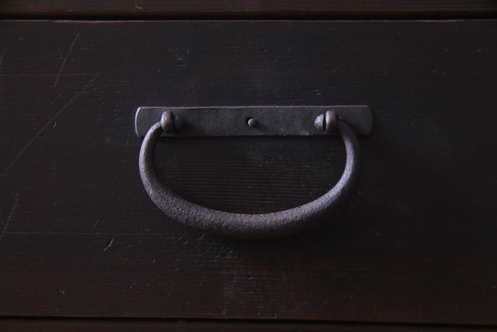 アンティーク家具　和製アンティーク　ヒノキ材　濃い色合いとなめらかな木目の帳場箪笥(時代箪笥、和タンス)