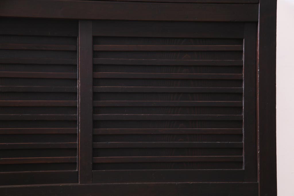 アンティーク家具　和製アンティーク　ヒノキ材　濃い色合いとなめらかな木目の帳場箪笥(時代箪笥、和タンス)