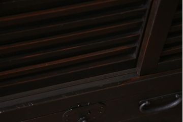 アンティーク家具　和製アンティーク　ヒノキ材　濃い色合いとなめらかな木目の帳場箪笥(時代箪笥、和タンス)