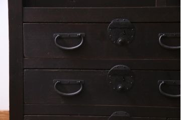 アンティーク家具　和製アンティーク　ヒノキ材　濃い色合いとなめらかな木目の帳場箪笥(時代箪笥、和タンス)