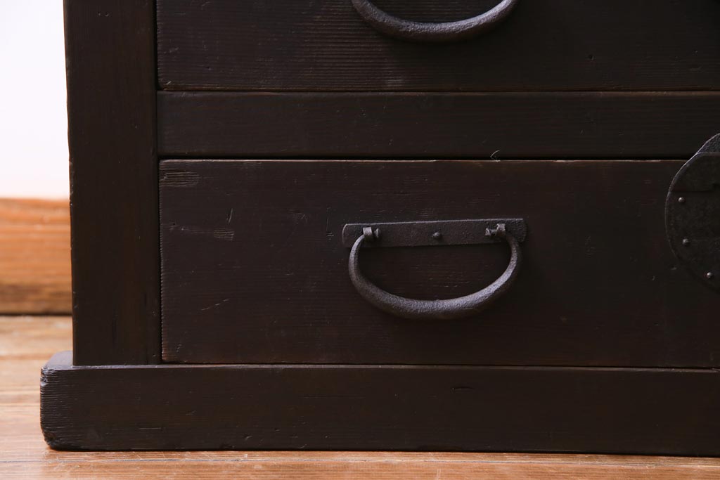 アンティーク家具　和製アンティーク　ヒノキ材　濃い色合いとなめらかな木目の帳場箪笥(時代箪笥、和タンス)