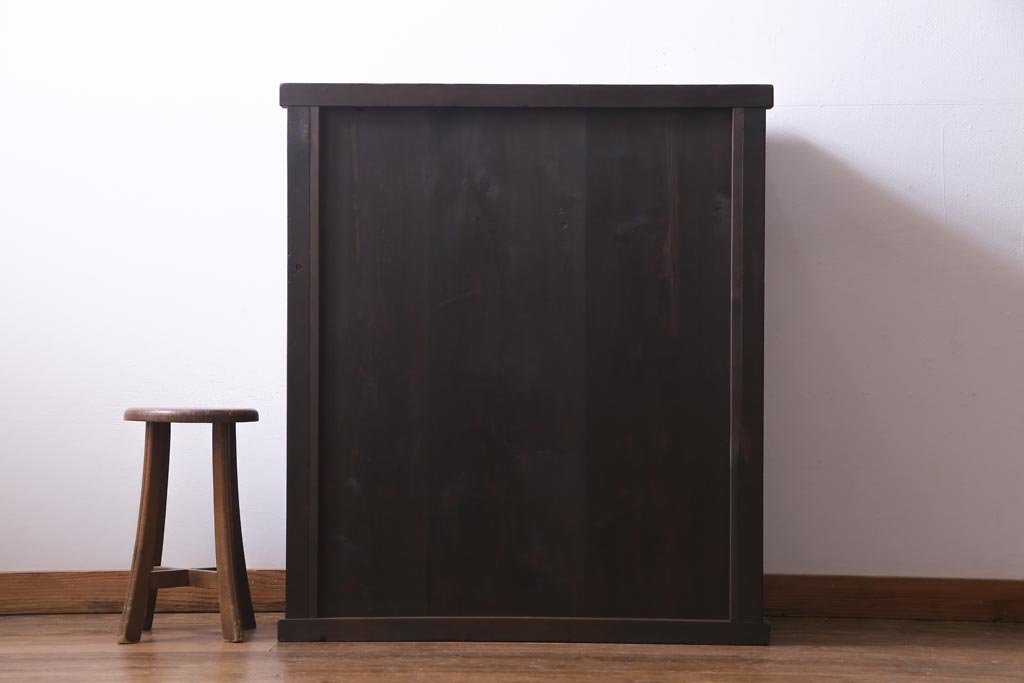 アンティーク家具　和製アンティーク　ヒノキ材　濃い色合いとなめらかな木目の帳場箪笥(時代箪笥、和タンス)