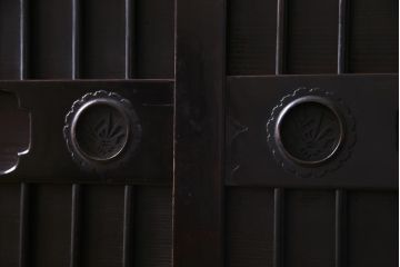 ラフジュ工房オリジナル　透かし彫りが上品な引き戸のリメイク収納棚(戸棚)