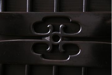 ラフジュ工房オリジナル　透かし彫りが上品な引き戸のリメイク収納棚(戸棚)