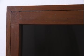 レトロ家具　昭和レトロ　スリムな縦型のデザインが魅力的なキャビネット(収納棚、ディスプレイラック)