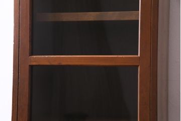 レトロ家具　昭和レトロ　スリムな縦型のデザインが魅力的なキャビネット(収納棚、ディスプレイラック)