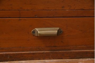 レトロ家具　昭和レトロ　スリムな縦型のデザインが魅力的なキャビネット(収納棚、ディスプレイラック)