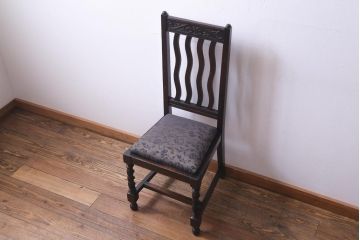 アンティーク家具　イギリスアンティーク　背もたれのデザインが印象的なダイニングチェア(椅子)(1)