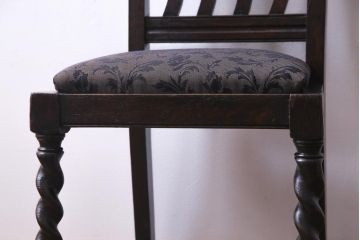 アンティーク家具　イギリスアンティーク　背もたれのデザインが印象的なダイニングチェア(椅子)(1)