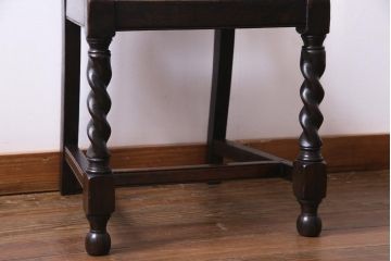 アンティーク家具　イギリスアンティーク　背もたれのデザインが印象的なダイニングチェア(椅子)(1)