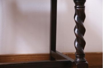 アンティーク家具　イギリスアンティーク　背もたれのデザインが印象的なダイニングチェア(椅子)(2)