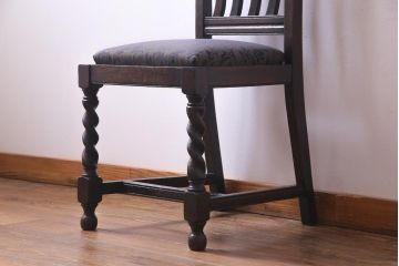 アンティーク家具　イギリスアンティーク　背もたれのデザインが印象的なダイニングチェア(椅子)(3)