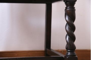 アンティーク家具　イギリスアンティーク　背もたれのデザインが印象的なダイニングチェア(椅子)(3)