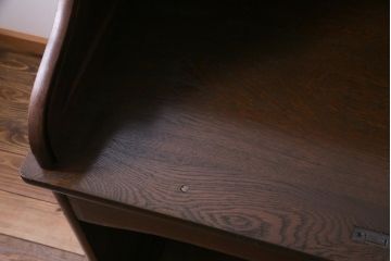 アンティーク家具　和製アンティーク　ナラ材　重厚な佇まいが風格感じるロールトップデスク(片袖机)