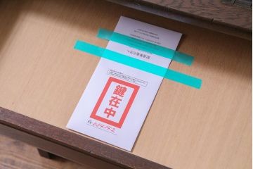 アンティーク家具　和製アンティーク　ナラ材　重厚な佇まいが風格感じるロールトップデスク(片袖机)