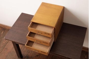 レトロ家具　昭和レトロ　ナラ材　ネームプレート付き　あたたかな色味の小引き出し(小物収納)