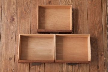 レトロ家具　和製アンティーク　昭和初期　木の温かみ感じるレトロな小引き出し(小物収納)
