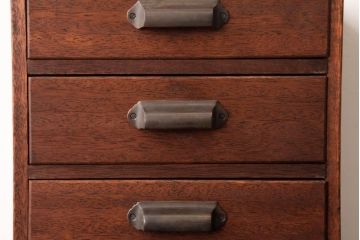 レトロ家具　和製アンティーク　昭和初期　木の温かみ感じるレトロな小引き出し(小物収納)