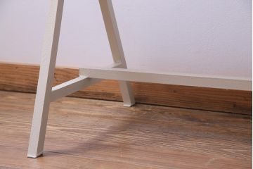 アンティーク家具　昭和中期　ペイント家具　ナチュラルな雰囲気が温かみを感じる鉄脚ベンチ(飾り台)