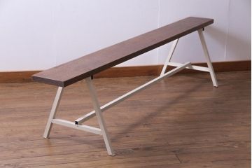 アンティーク家具　昭和中期　ペイント家具　ナチュラルな雰囲気が温かみを感じる鉄脚ベンチ(飾り台)