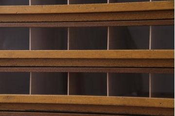 レトロ家具　昭和レトロ　古い木の味わいが魅力的な糸ケース(引き出し、小物収納)(1)