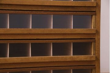 レトロ家具　昭和レトロ　古い木の味わいが魅力的な糸ケース(引き出し、小物収納)(2)