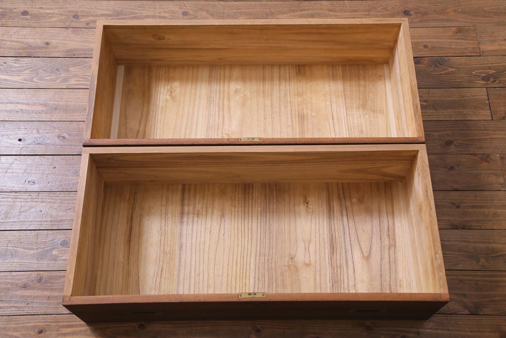 アンティーク家具　和製アンティーク　鉄脚付リメイク　総桐材　埋め込み式の銅金具が目を引く箪笥ローボード(リビングボード、チェスト、和タンス)